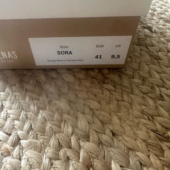 Verbenas Sora Sneaker NWT & Box - Picture 9 of 10
